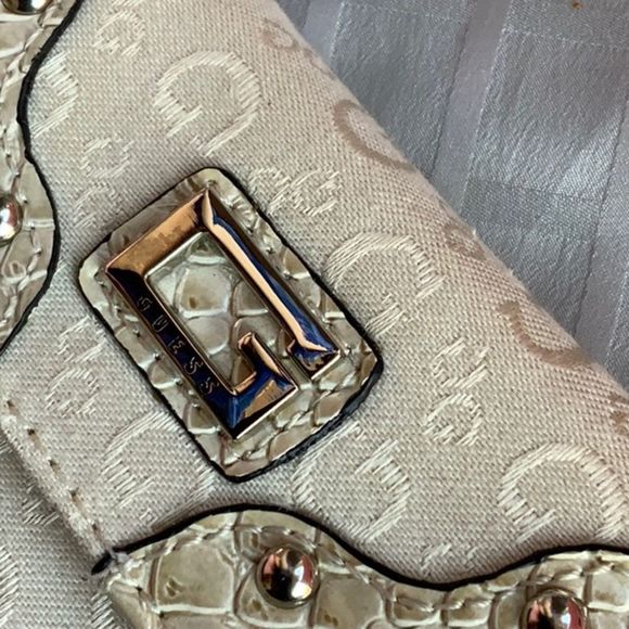 Y2K Guess wallet - Picture 4 of 9